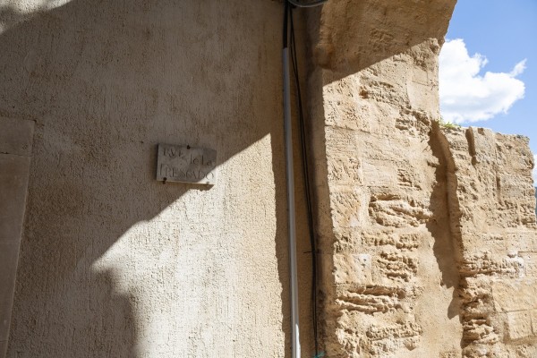 Mise en valeur des portes et remparts de Lacoste