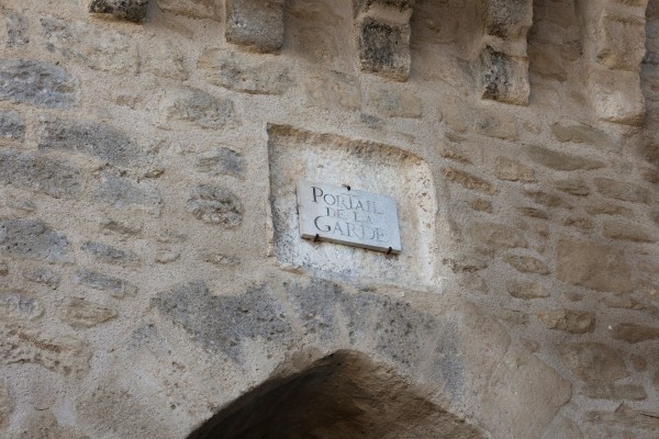 Mise en valeur des portes et remparts de Lacoste