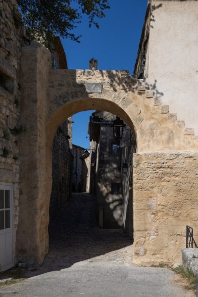 Mise en valeur des portes et remparts de Lacoste