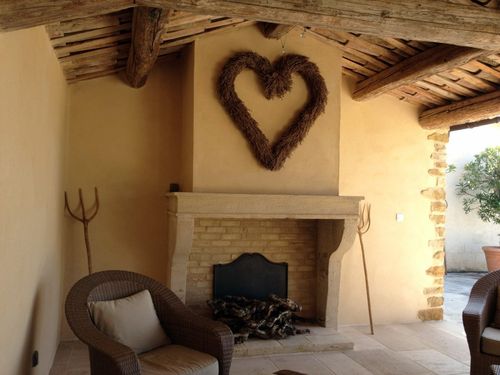 Réalisation d'un salon d'été en matériaux traditionnels