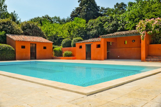 construction de piscines traditionnelles en Luberon